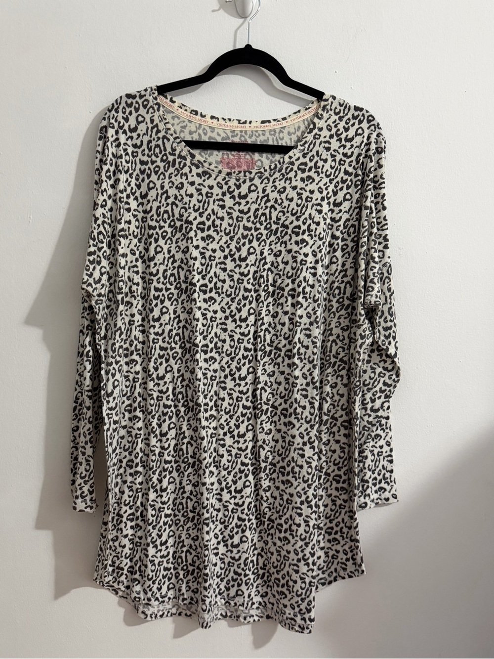 Victoria's Secret Cream and Black Leopard Long Sleeve Nightshirt Size XL
